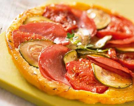 tatin_de_courgettes_et_tomates_au_thym_et_bacon_grille