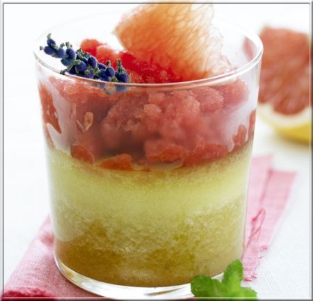 verrine_d_amande_et_pamplemousse_de_floride_granite_fraise