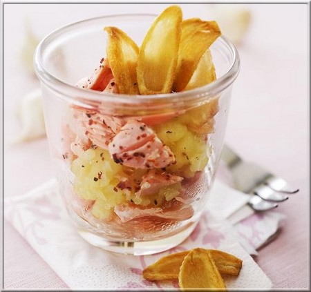 verrines_de_parmentier_de_saumon_puree_et_chips_d_ail