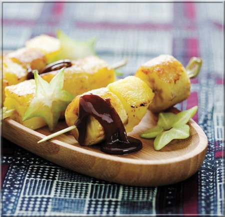 brochettes_ananas_banane_roties_aux_epices