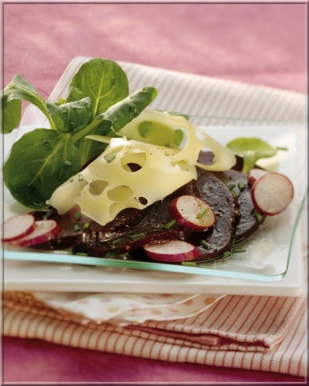 carpaccio_de_betteraves_a_l_emmental_radis_et_mache_