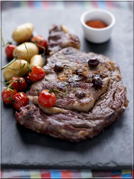 entrecote_de_boeuf_de_chalosse_cloutees_olives_et_anchois_