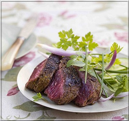 onglet_grille_sauce_barbecue_et_salade_d_herbes