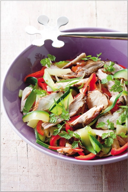 salade_de_poulet_fermier_tagliatelles_de_legumes_en-ratatouille-