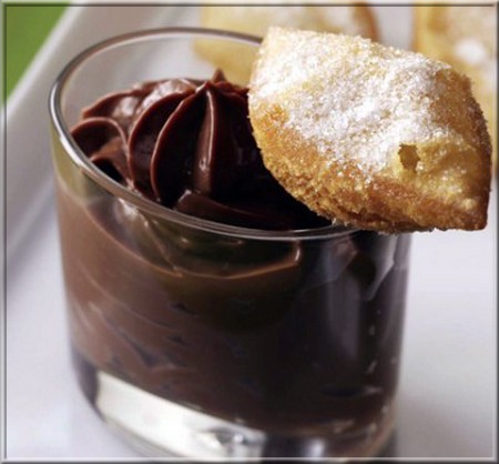 tourtisseaux-et-petits-pots-de-creme-au-chocolat