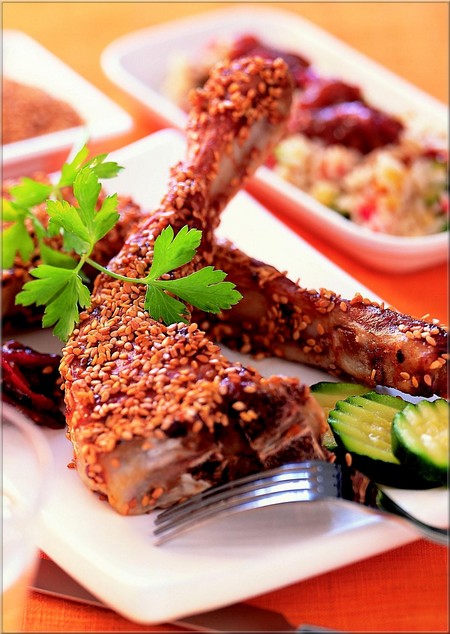 cotes_d_agneau_laquees_aux_graines_de_sesame_