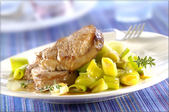 medaillons_de_veau_sur_fondue_de_poireaux_sauce_fond_de_veau_parfumee_au_thym_
