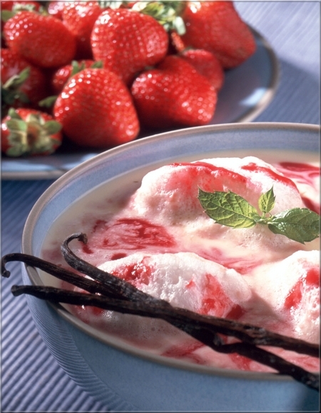 oeufs_a_la_neige_au_coulis_de_fraises_