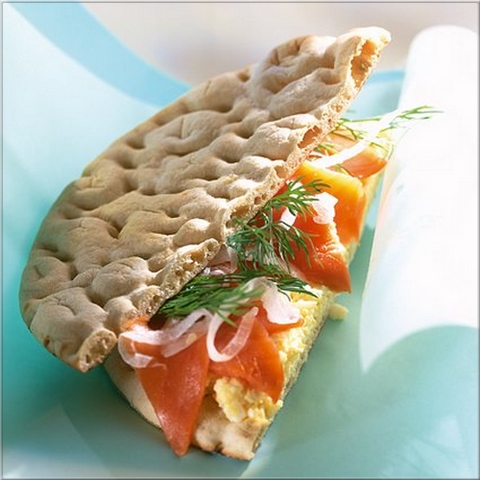 sandwich_de_saumon_de_norvege_fume_sur_mimosa_