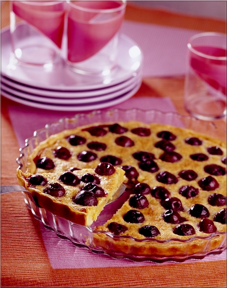 tarte_aux_cerises_et_macarons_