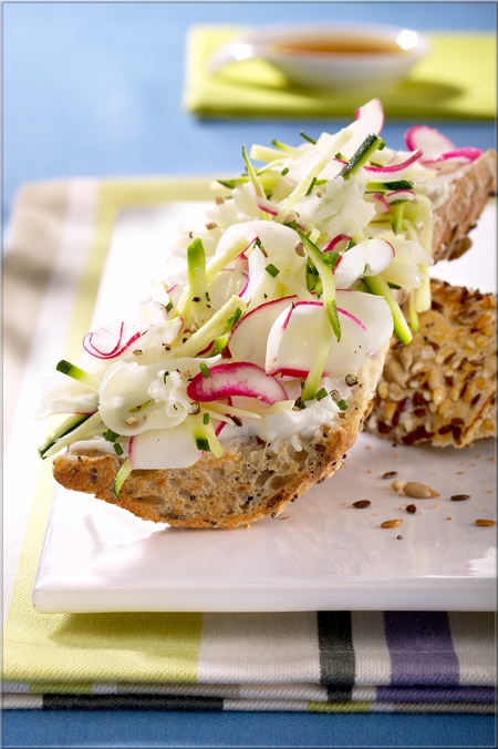 tartines_gourmandes_de_courgettes_et_radis_rapes_