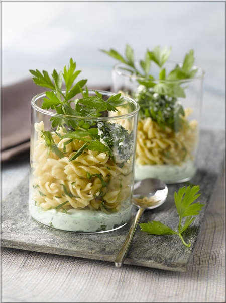 torsades_bio_sur_coulis_basilic_persil_