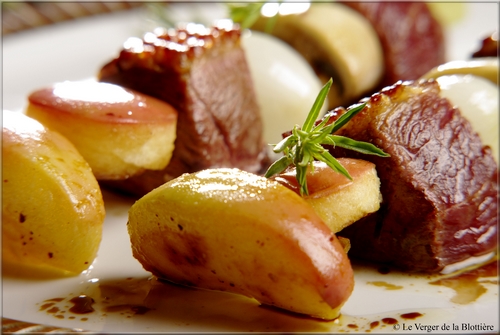 brochettes_de_magret_de_canard_aux_pommes_antares_