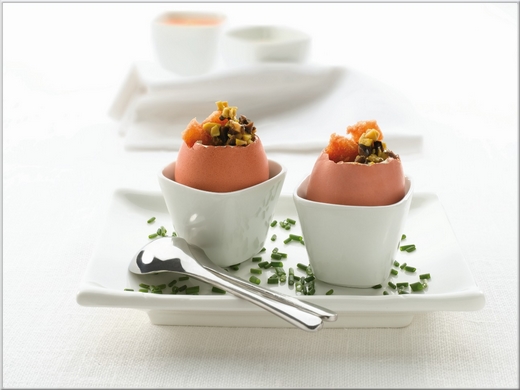 oeufs_a_la_coque_au_tartare_d_olives_vertes_et_noires_d_espagne_