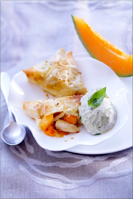 croustillant_de_poulet_et_melon_chaud_et_sa_creme_glacee_au_basilic_