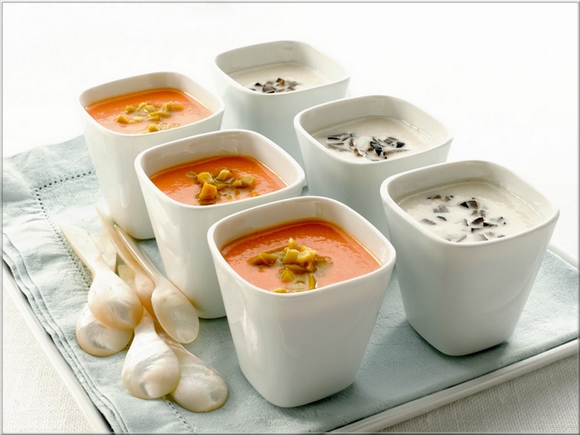 gaspacho_blanc_a_l_ail_et_a_la_tomate_d_andorre_aux_olives_d_espagne_