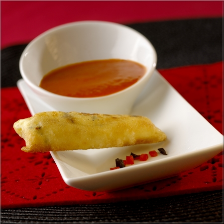 veloute_glace_de_poivrons_et_nems_au_fromage_fouette_