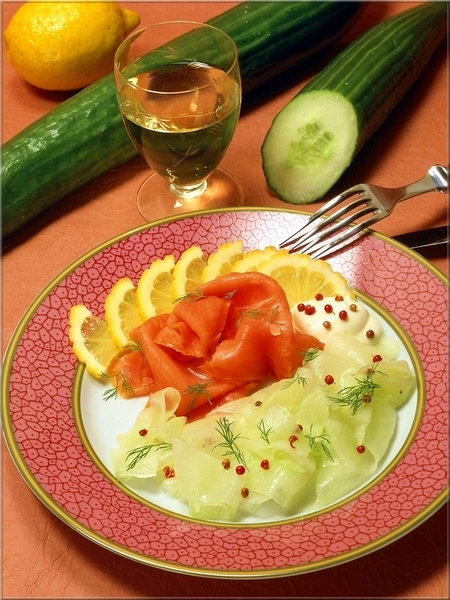 CHIFFONNADE DE CONCOMBRE AU SAUMON FUME