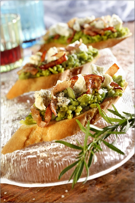 crostinis_de_feves_au_bacon_