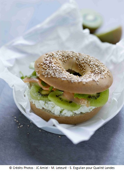 bagel_au_kiwi_de_l-adour_igp_et_saumon_fume_