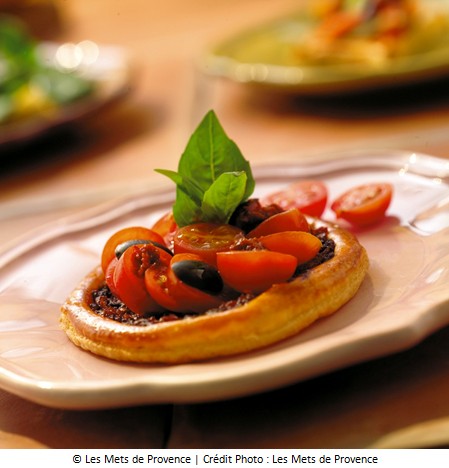 feuillete_de_tomates_sechees_au_basilic_
