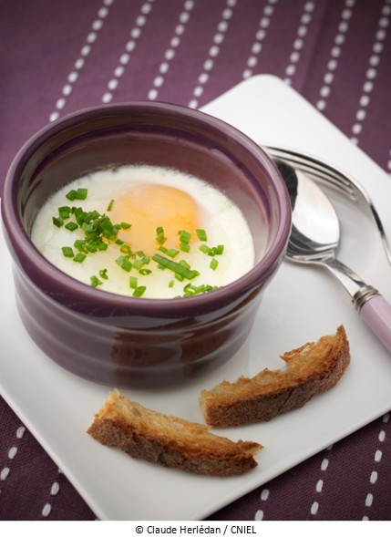 oeufs_cocotte_a_la_creme_de_bacon_