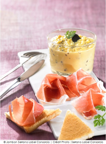 oeufs_brouilles_aux_truffes_et_jambon_serrano_consorcio_