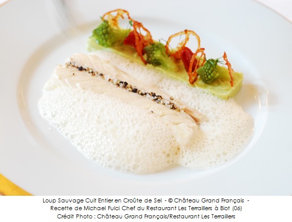 loup_sauvage_cuit_entier_en_croute_de_sel_