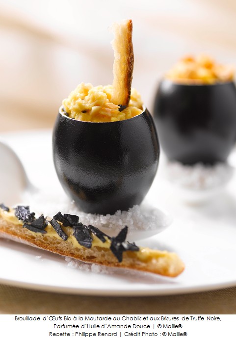 brouillade_d_oeufs_bio_a_la_moutarde_au_chablis_et_aux_brisures_de_truffe_noire_parfumee_d_huile_d_amande_douce_