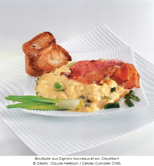 brouillade_aux_oignons_nouveaux_et_sont_croustillant_