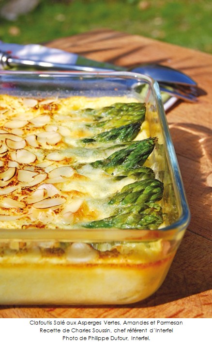 clafoutis_sale_aux_asperges_vertes_amandes_et_parmesan_
