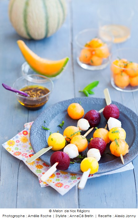 brochettes_de_billes_de_melon_multicolores_melon_de_nos_regions_mozzarella_betterave_et_mangue_et_son_sirop_balsamique_