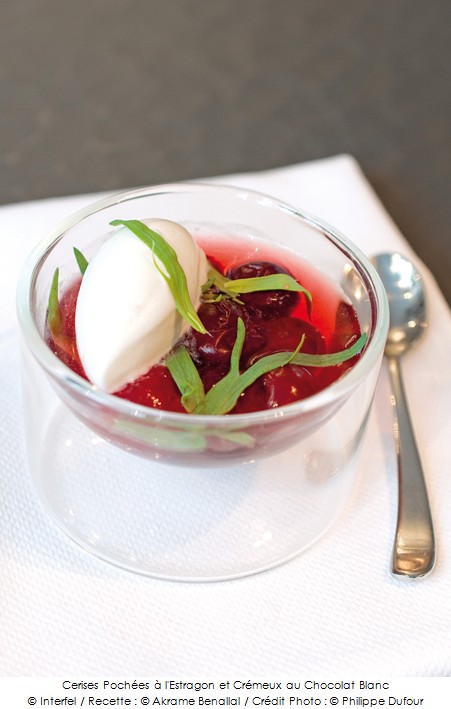 cerises_pochees_a_l_estragon_et_cremeux_au_chocolat_blanc_