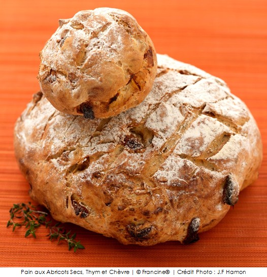 pain_aux_abricots_secs_thym_et_chevre_