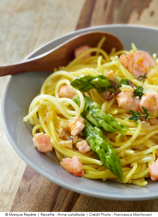 Spaghettis_printaniers_aux_asperges_vertes_et_saumon_sans_gluten