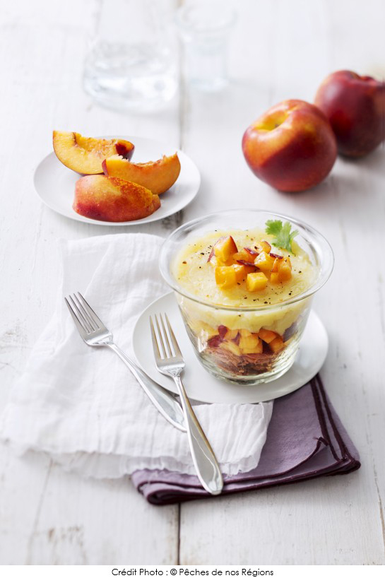 verrine_d_effiloche_de_canard_aux_nectarines_de_nos_regions_et_puree_de_pommes_de_terre_et_panais