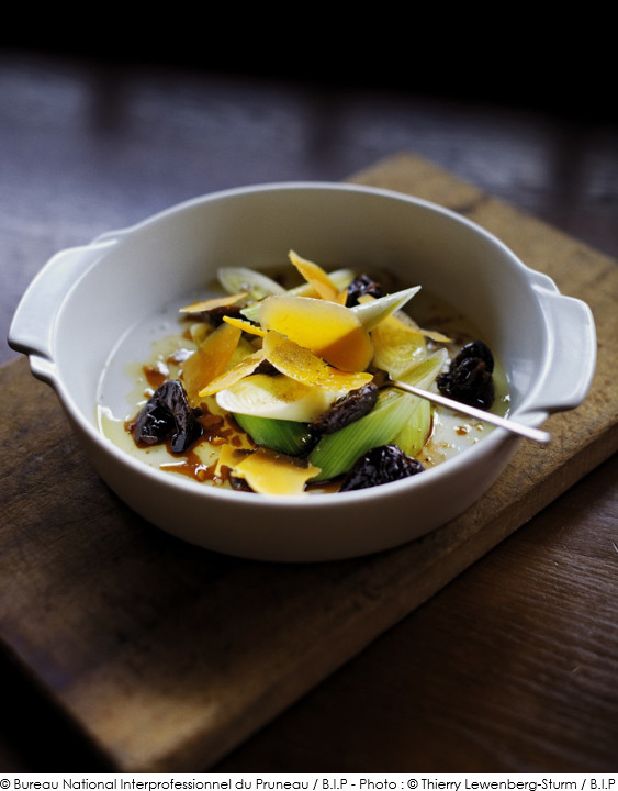 poireaux_en_vinaigrette_de_pruneaux_d_agen