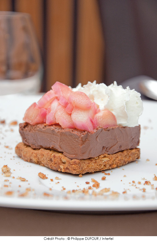 sable_breton_emultion_chocolat_rhubarbe_espuma_de_miel
