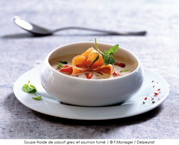 soupe_froide_de_yaourt_grec_et_saumon_fume_delpeyrat
