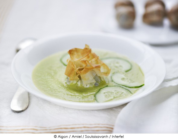 soupe_de_concombre_au_beurre_d_ail_et_aumonieres_d_escargots