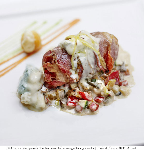 roule_veau_gorgonzola_abricots_secs_robe_poitrine_fumee