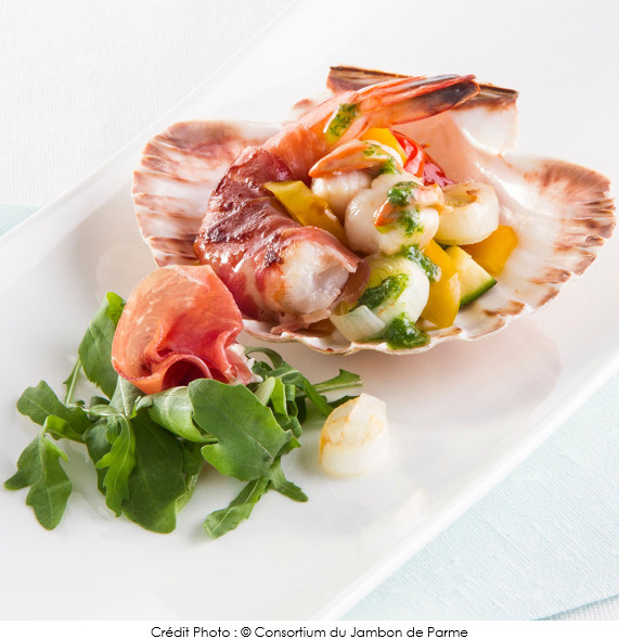 coquilles_saint_jacques_crevettes_jambon_de_parme_au_pesto_et_salade_de_roquette