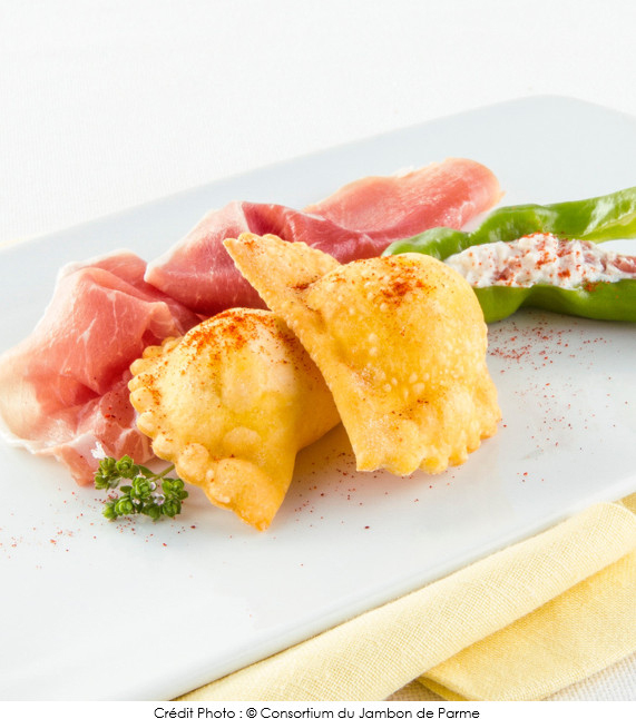 raviolis_frits_farcis_au_jambon_de_parme_et_petits_piment_doux_fourres_a_la_ricotta