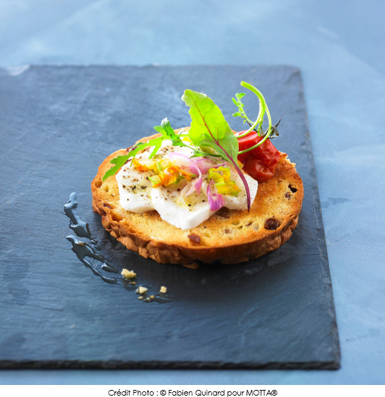 bruschetta_de_panettone_a_la_mozzarella_de_bufflone