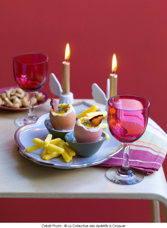 oeufs_a_la_coque_tuile_de_bacon_et_mouillettes_de_souffles_en_forme_de_frites