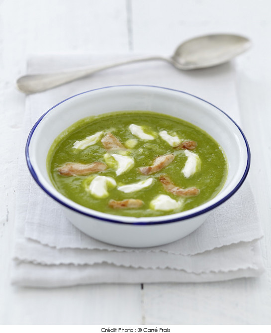 veloute_froid_de_petits_pois_au_carre_frais_et_cubes_de_volaille_grilles