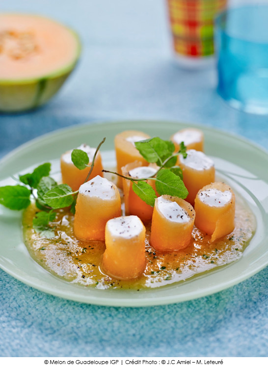 cannelloni_de_melon_de_guadeloupe_igp_marine_a_la_cardamone_verte_mousse_de_ricotta_aux_zestes_d_orange_coulis_de_melon_de_guadeloupe_igp_et_melisse