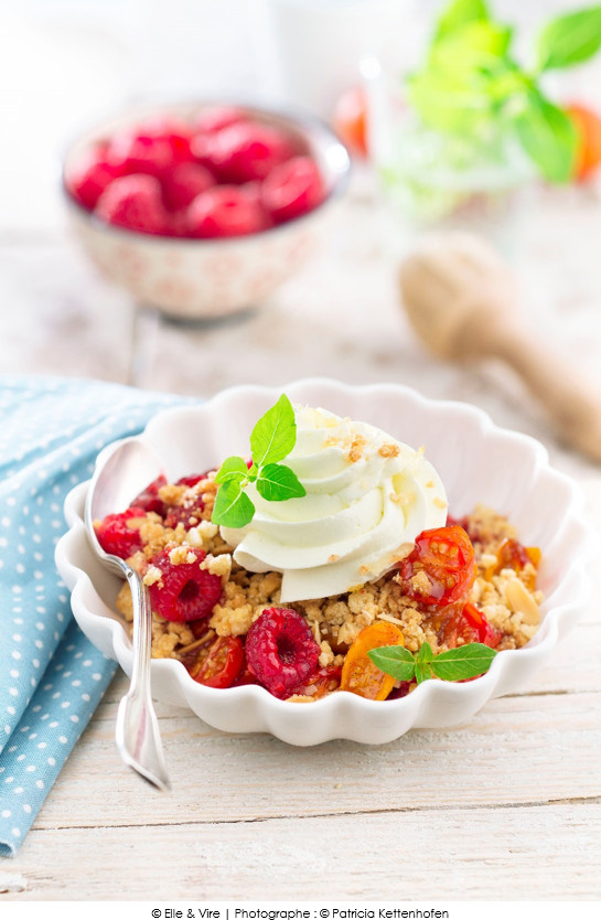 crumble_framboises_tomates_et_creme_basilic_citron
