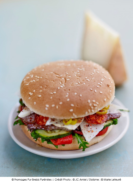 burger_au_pur_brebis_pyrenees_et_porc_basque