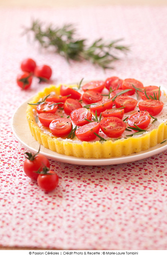 tarte_de_polenta_au_chevre_frais_et_aux_tomates_cerises